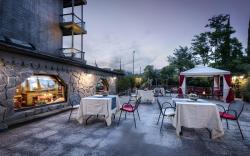 Colony Hotel
