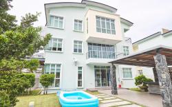 Shamrock Beach Villas Corner or Seaview