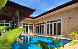 Rawai Private Villas - Pools and Garden