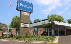Travelodge by Wyndham Water’s Edge Hotel  Racine