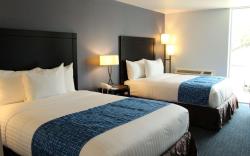 Travelodge by Wyndham Water’s Edge Hotel  Racine