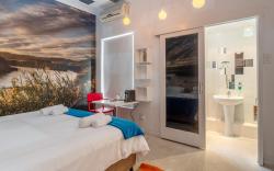 Daddy Long Legs Art Hotel