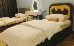 TWO SINGLE BED WITH SHARED BATHROOMS (ROOM ONLY)