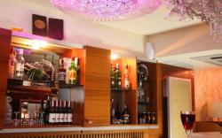 Q Inn Hotel