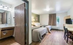 HomeTowne Studios & Suites Bentonville