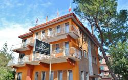 Gold Hotel