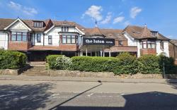 OYO Luton Hotel