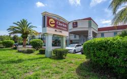 Clarion Inn & Suites Central Clearwater Beach