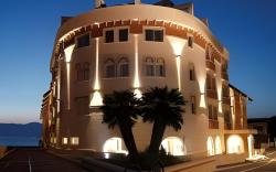E' Hotel