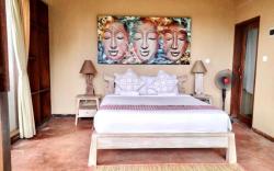 Sang Tirta Resort (Villa Papaya Room)