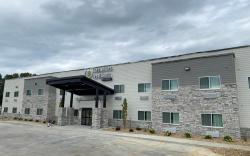 Cobblestone Inn & Suites - Forest City