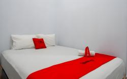 RedDoorz Plus @Hawai Inn Near Mall of Panakukang