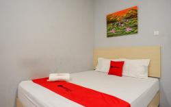 RedDoorz Plus @Hawai Inn Near Mall of Panakukang