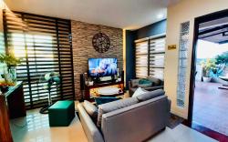 Amy's Penthouse Metro Manila Overlooking