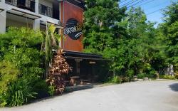 Rayonghouse Resort