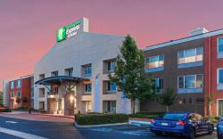 Holiday Inn Express & Suites Elk Grove West I-5 By IHG