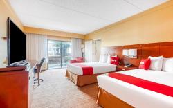 Super 8 by Wyndham Dallas Love Field Airport