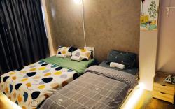 CLASSIC TRIPLE ROOM WITH SHARED BATHROOMS 