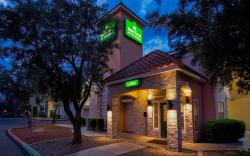 HomeTowne Studios Phoenix - Dunlap Ave