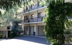 Grosvenor Court Apartments