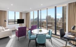 Meriton Suites Pitt Street