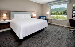 Hampton Inn & Suites - Gilroy, CA