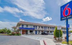 Motel 6 Bakersfield, CA - Airport