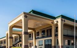 Econo Lodge Inn & Suites Southeast
