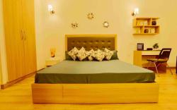 The Metro Square ★★★★★ near India Expo Mart
