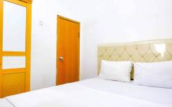 Snow White Residence near Grogol Mitra RedDoorz