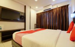 OYO 15909 The Traders Hotel