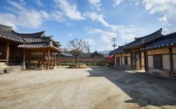 Geochang Choongsindang Donggae Jeongon Gotek