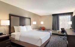 La Quinta Inn & Suites by Wyndham St Louis Route 66