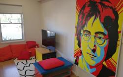 Gawler Townhouse 1 Bedroom John Lennon Room