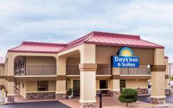 Days Inn & Suites by Wyndham Warner Robins Near Robins AFB