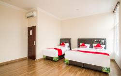 Super OYO 3316 Adam Malik Guesthouse Near Stasiun Medan