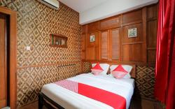 OYO 4016 Tan Jokteng Guest House