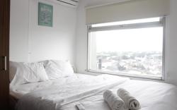Comfy 2BR Apartment Grand Asia Afrika By Travelio