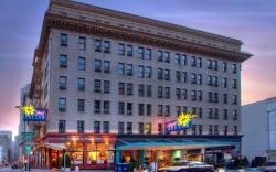 Hotel Triton