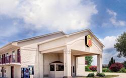 Super 8 By Wyndham Clarksville East