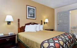 Super 8 By Wyndham Franklin Hwy 31