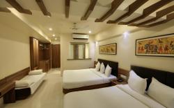 Hotel Shreeji Vatika, Airport Road