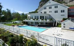 White Mountain Hotel and Resort