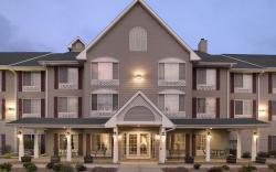 Country Inn & Suites by Radisson, West Bend, WI