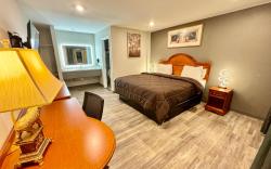 Ozark Inn & Suites                                                              