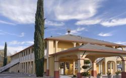 Upper Lake Inn & Suites