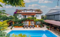 Ten Apart Hotel