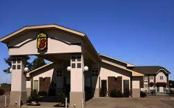 Boarders Inn and Suites by Cobblestone Lamar Missouri