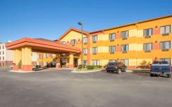 Quality Inn & Suites MidAmerica Industrial Park Area