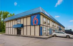 Motel 6 Rossford, OH